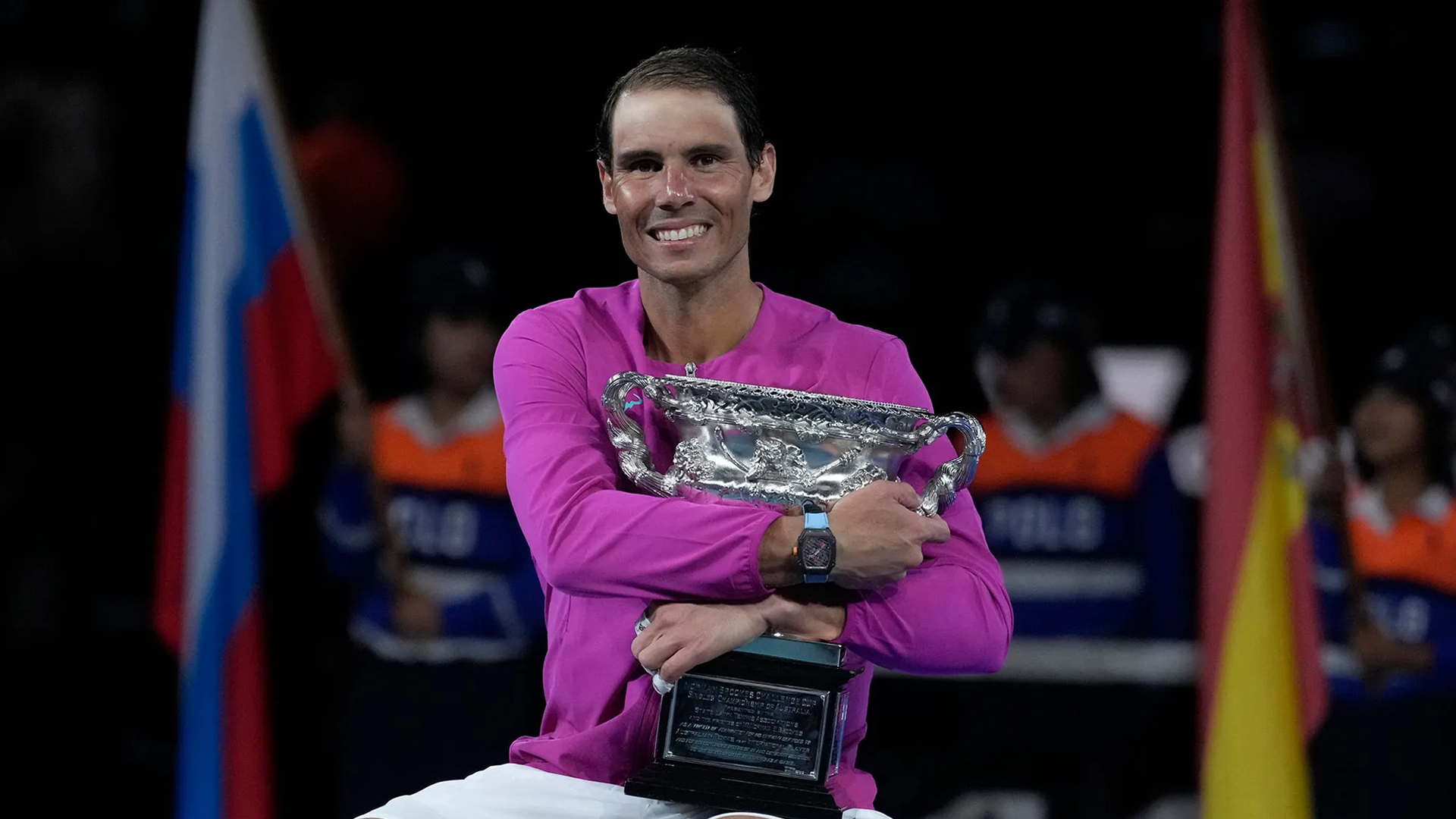Australian Open: Rafael Nadal beats Daniil Medvedev 3-2