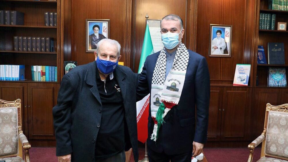 Palestine ambassador bids farewell after four decades in Iran