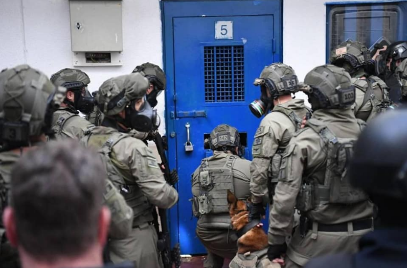 Israeli forces raid Palestinian cells in Megiddo prison, vandalize property