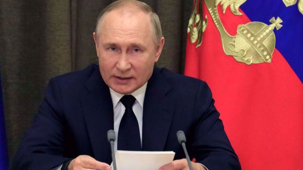 Putin declares martial law in former Ukrainian regions amid Kherson evacuations 