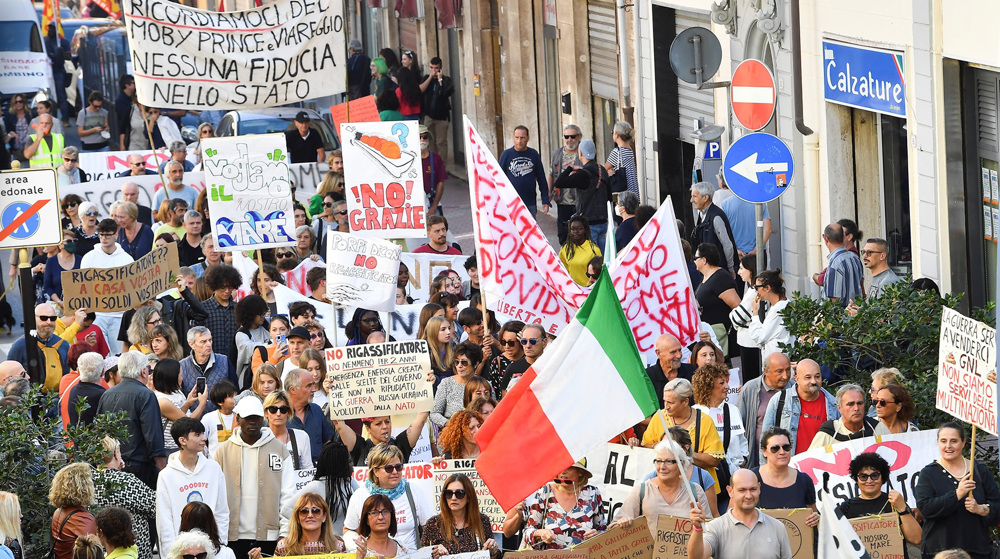 Italians stage rally against regasification plant