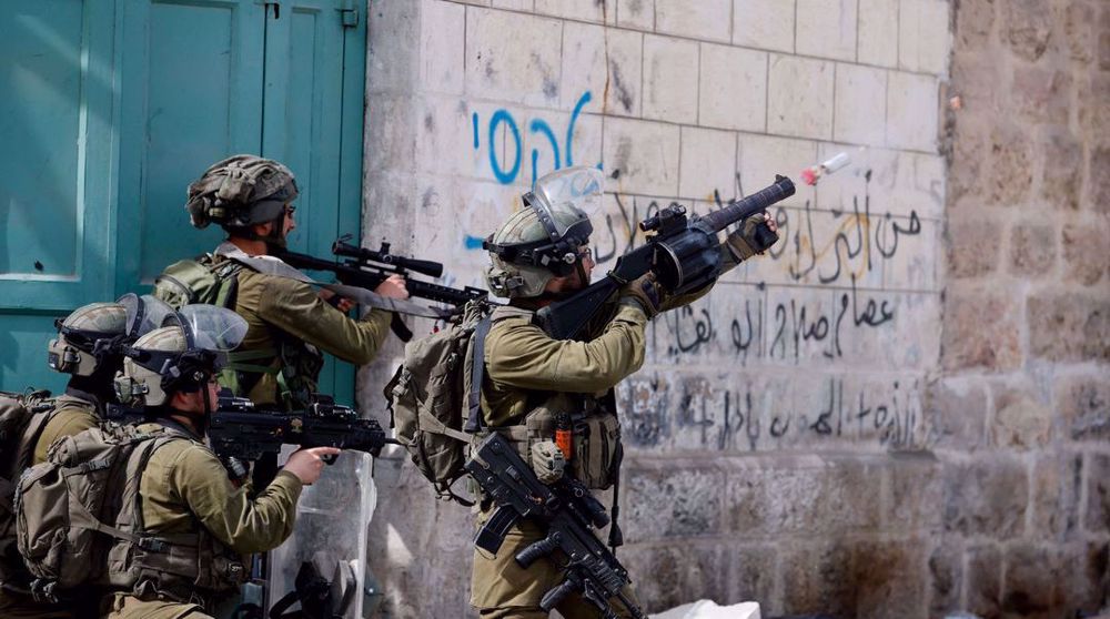 Palestinian resistance fighters open fire on Israeli forces in Nablus