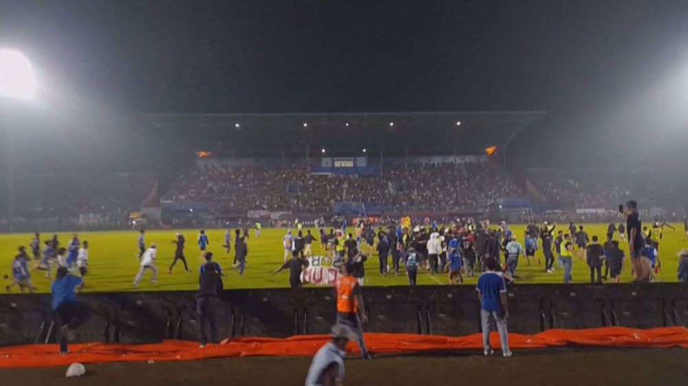 Video shows inside stadium during Indonesia football disaster