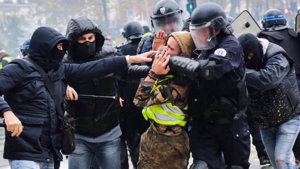 Manifs en France: silence, on réprime