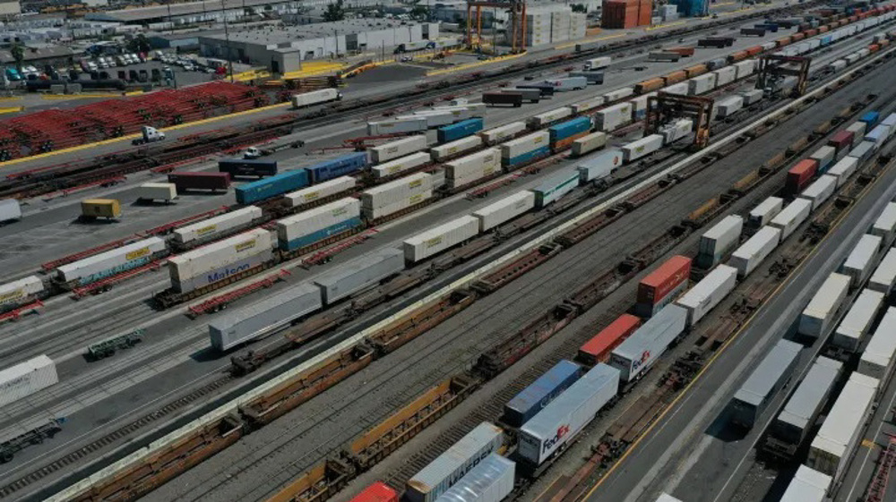 Strike looms large as US railroad union votes down contract