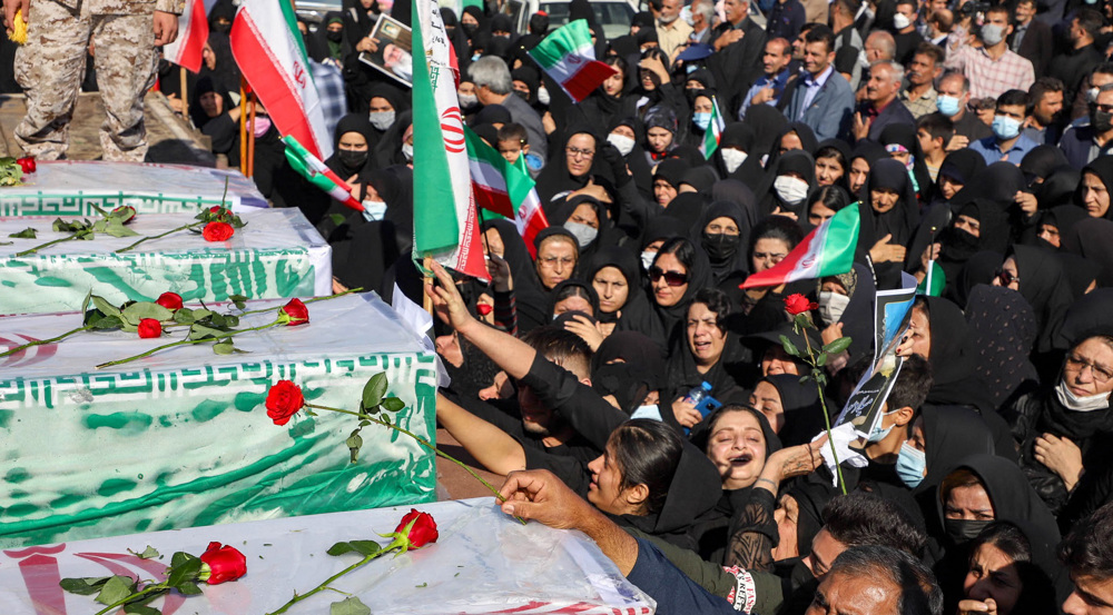 Iranians mourn 