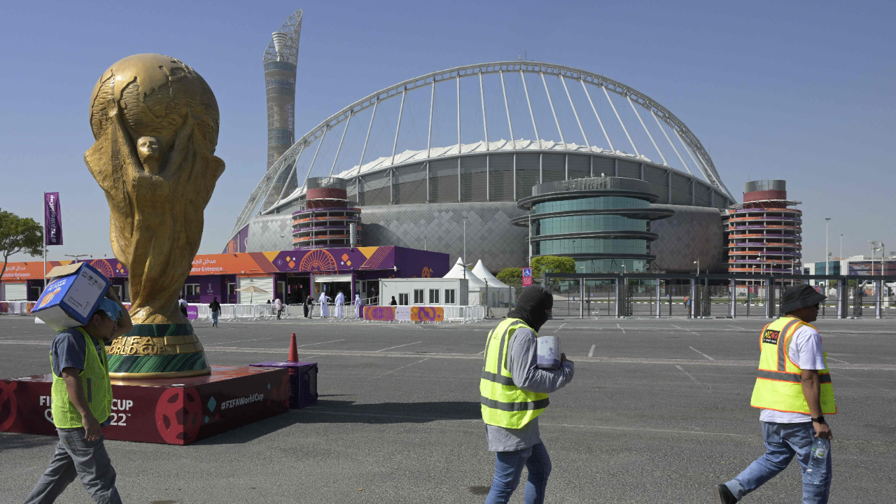 Qatar official says '400-500' died on World Cup projects