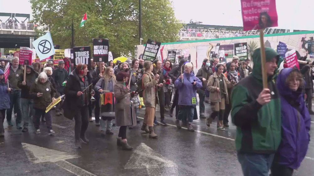 Anti-govt. protest rocks British capital