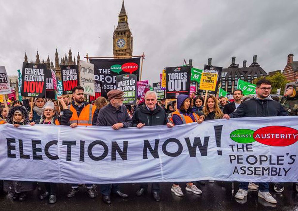 Thousands demand general elections in ‘Britain is Broken’ protest 