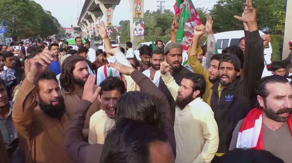 Assassination attempt on Imran Khan sparks violent protests in Pakistan