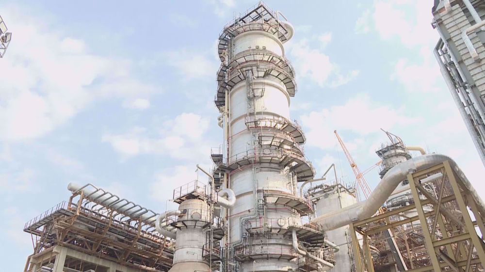 Oldest oil processing plant in Middle East, Abadan refinery, modernizes its equipment