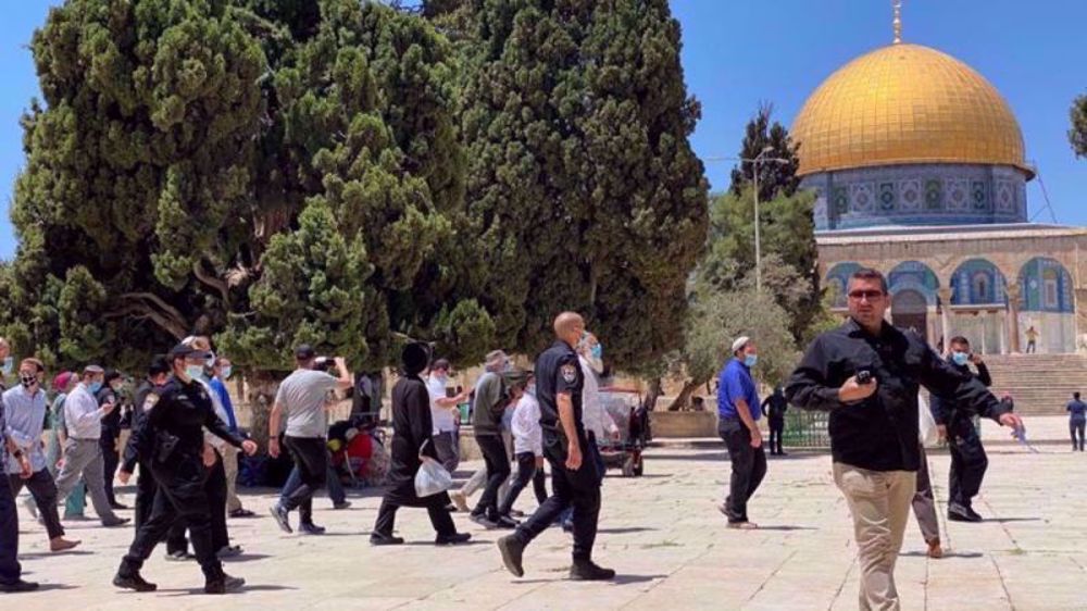 Israeli settlers storm al-Aqsa Mosque amid strict restrictions on Muslims 