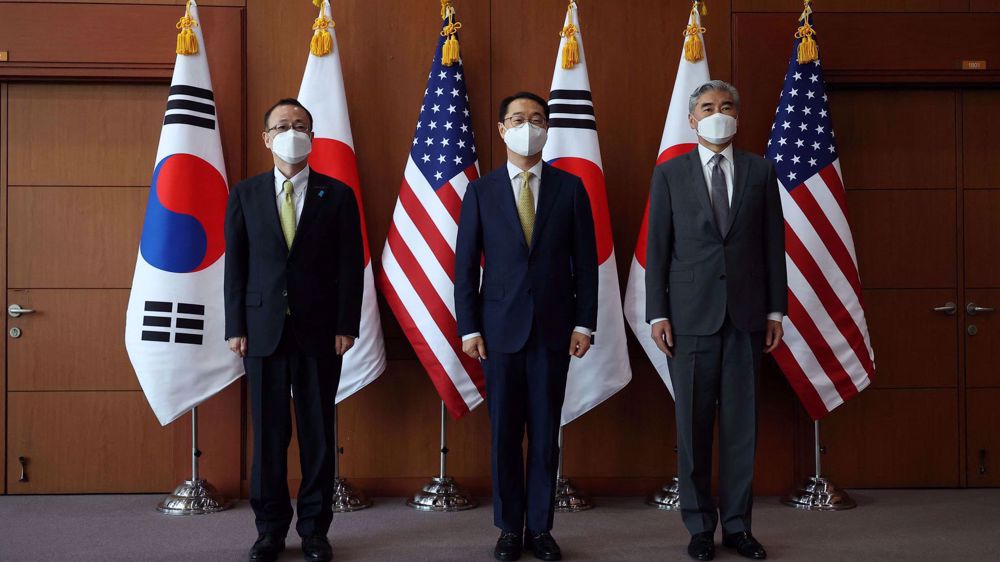 Japan, South Korea impose fresh sanctions on North Korea