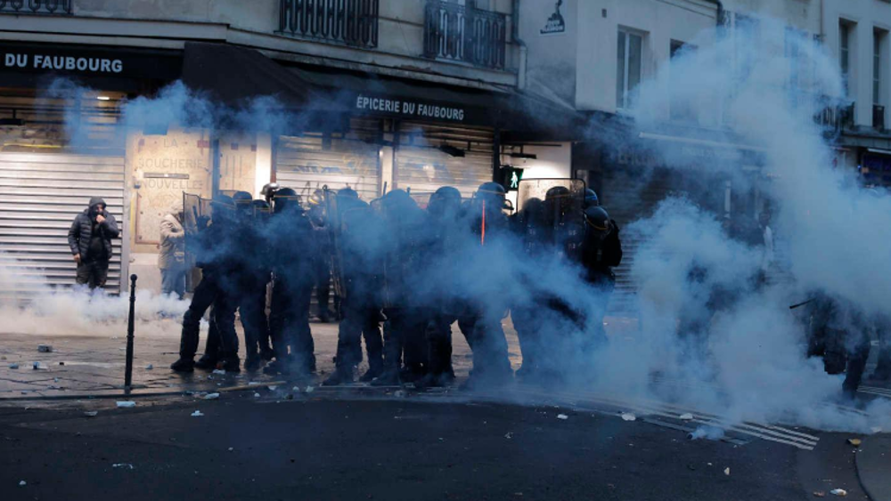 Heurts entre policiers et manifestants à Paris