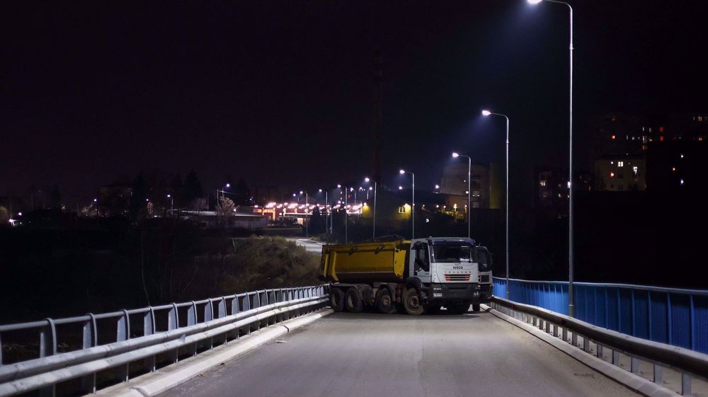 Kosovo shuts main border crossing with Serbia as tensions escalate