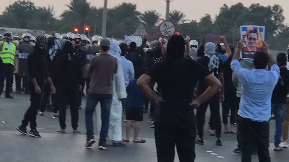 Chanting ‘death to Israel’, Bahrainis rally ahead of Herzog visit