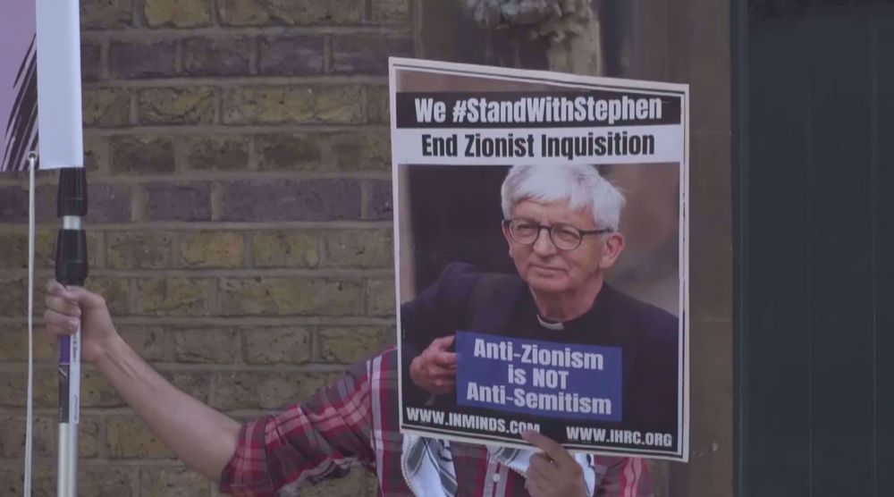 UK crucifies priest over Israel criticism