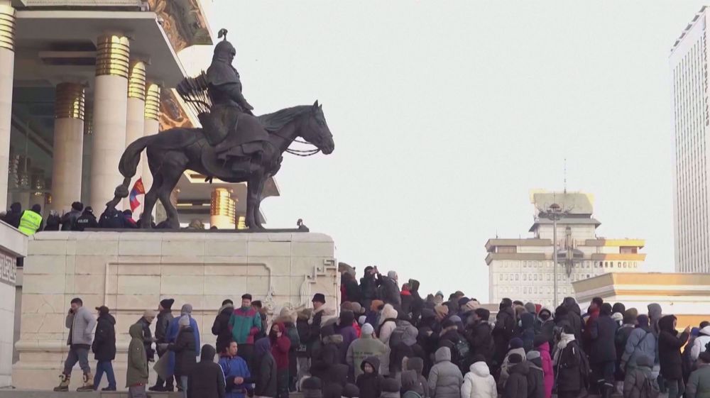 Violent protests erupt in Mongolia against 'coal mafia' and corruption