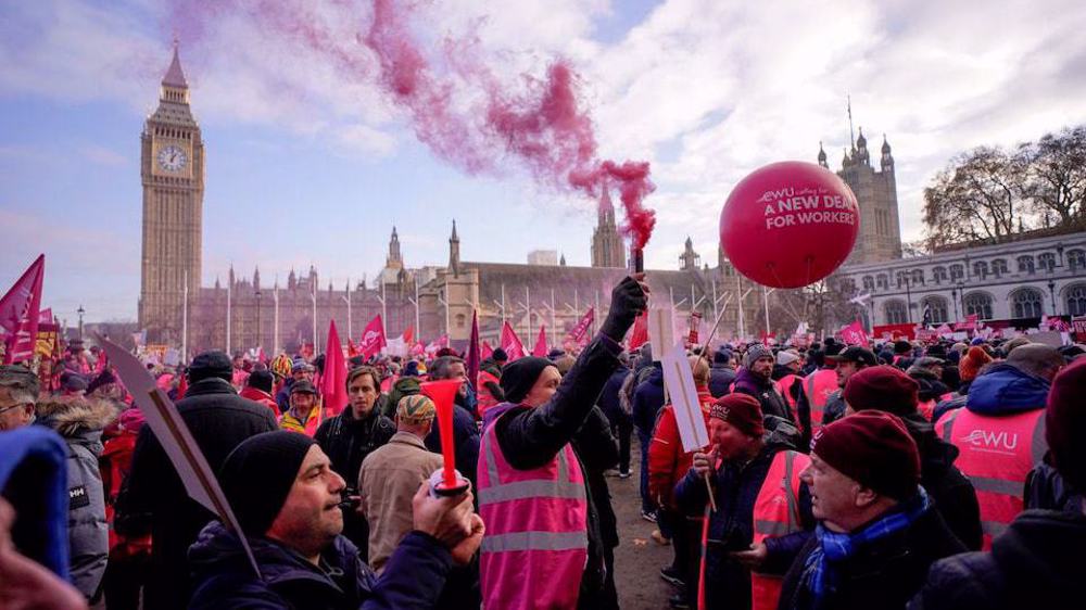 Over 100,000 Royal Mail workers start wave of pre-Christmas strikes