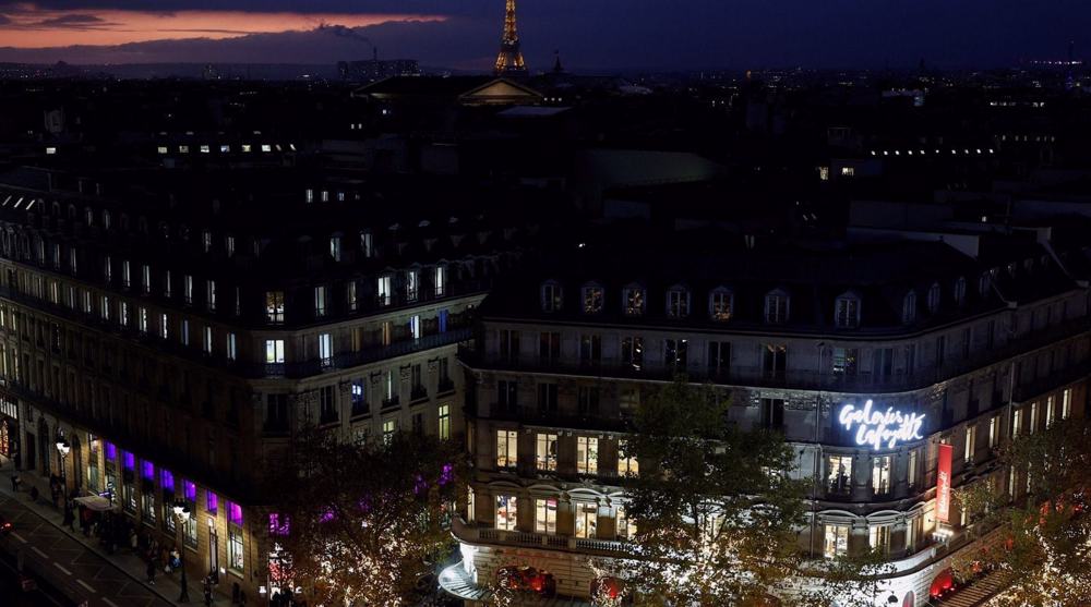 Power outage plunges parts of French capital into darkness