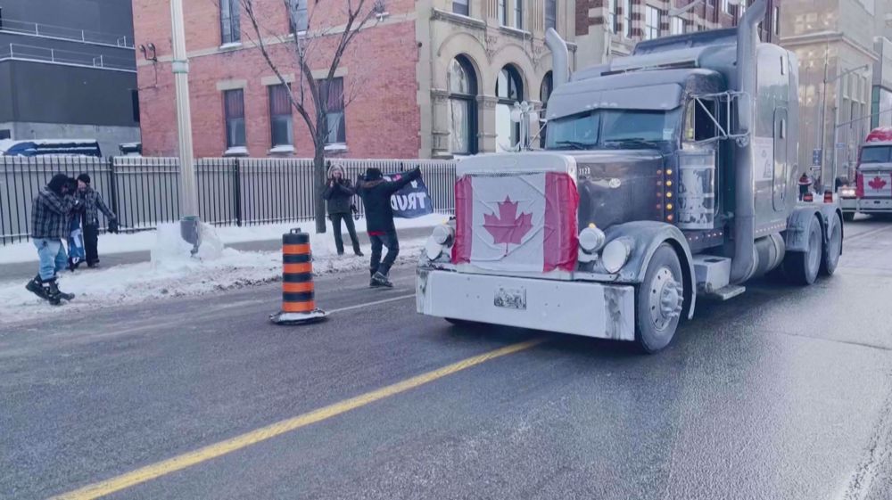 'Freedom Convoy': Canadian truckers protest in Ottawa against vaccine mandate