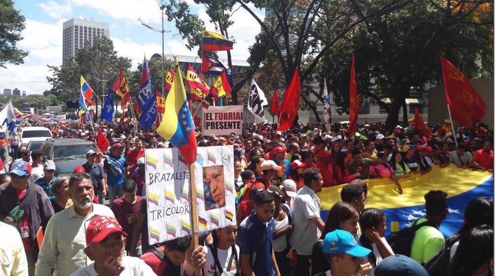  Thousands of Venezuelans march in support of Maduro