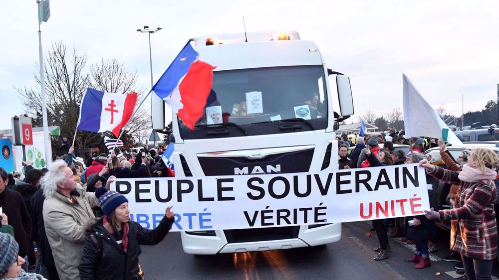 French anti-vaccine convoy off to Brussels for another banned rally