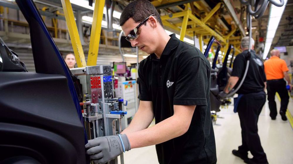 UK vital industries ‘on cliff edge’ as workers shun jobs