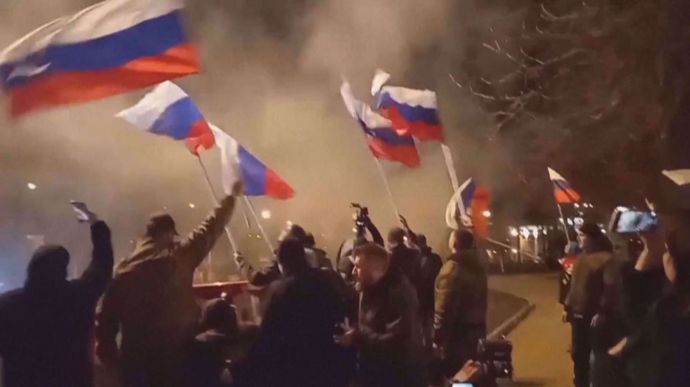 Celebrations in eastern Ukraine's Donetsk after Russian recognition
