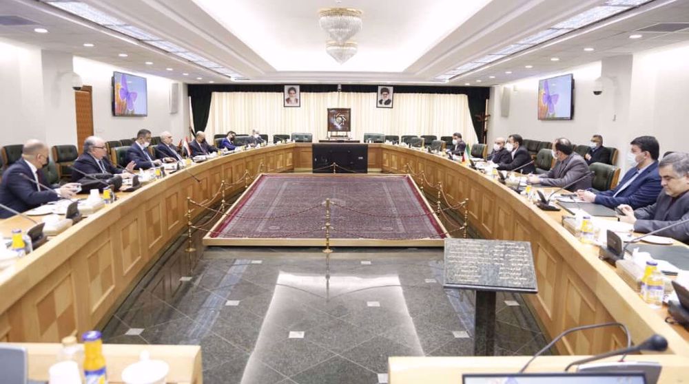 Iraqi chief banker in Iran to discuss debt: Report