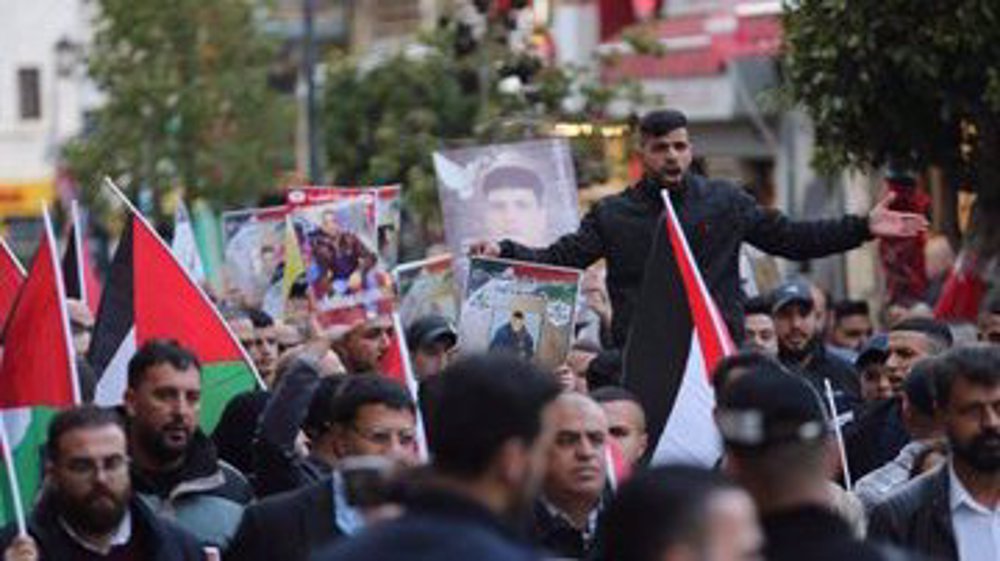Palestinians stage protest in Ramallah in support of prisoners in Israeli jails