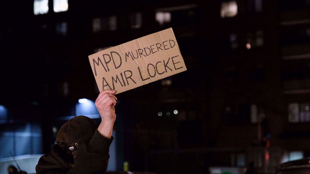 Hundreds of American demonstrators in Minneapolis protest police killing of young Black man