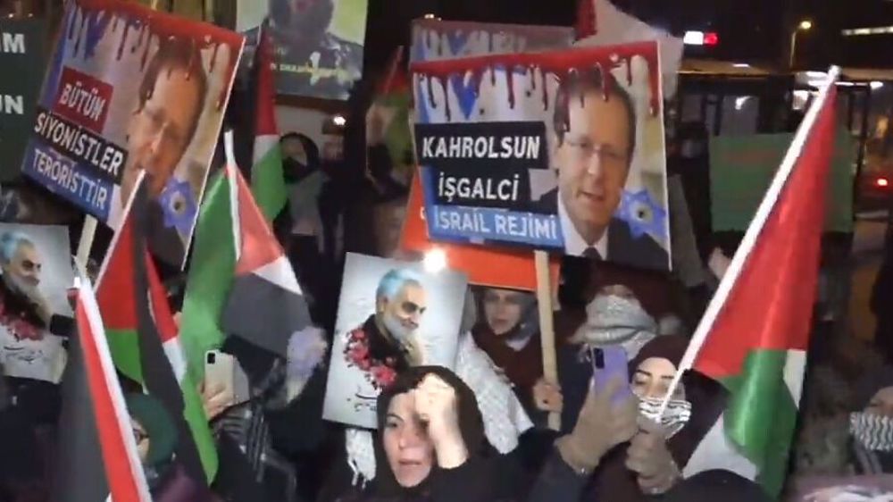 Türkler, İsrail cumhurbaşkanının ziyaretini protesto etmek için Ankara’da miting yaptı