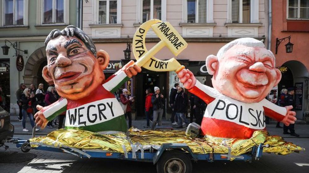 Ukraine: l'UE excommunie la Pologne et la Hongrie