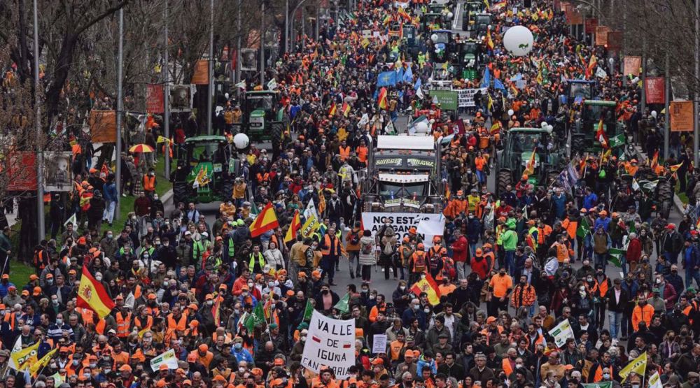 Some 150,000 people protest again over rising prices in Spain