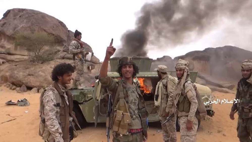 Yemeni army soldiers, allied fighters wrest control over key area near Saudi border