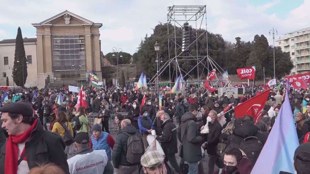 Thousands rally against biased Italian media coverage of Ukraine conflict