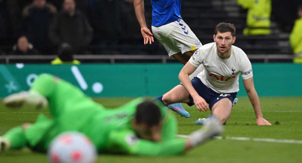 English Premier League: Kane scores twice as Tottenham rout Everton 5-0