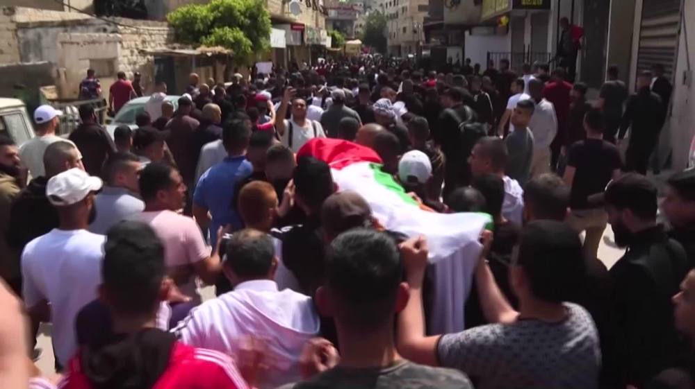Palestinians hold funeral for teen killed by Israeli forces