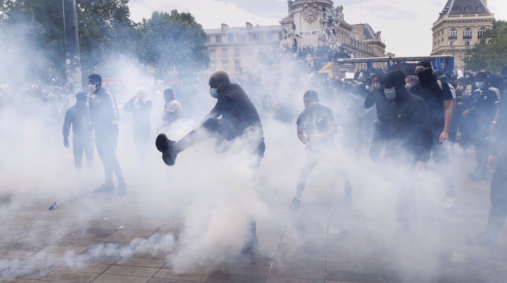 French police use tear gas, pepper spray at Paris anti-far right protest