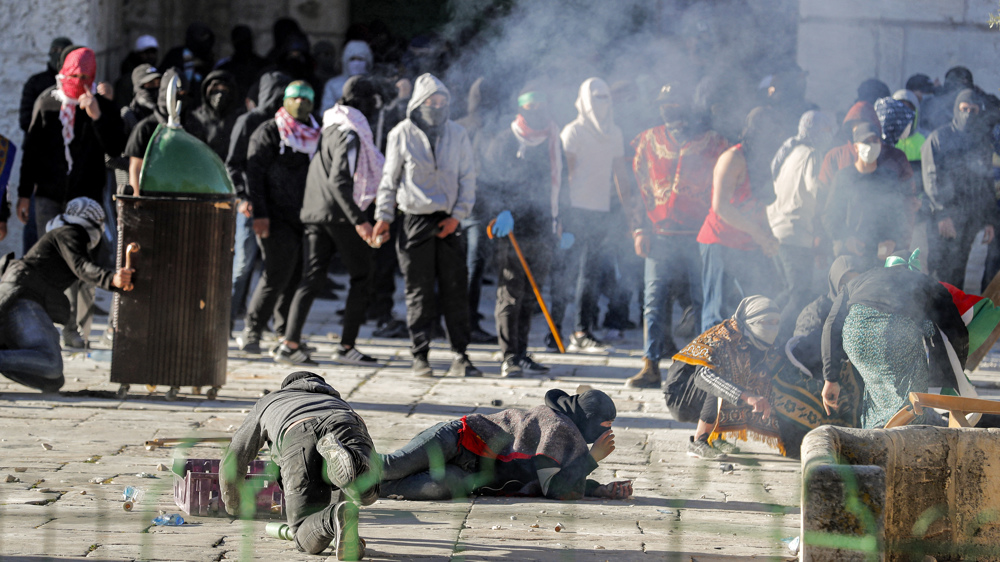 Israeli forces storm al-Aqsa Mosque for fifth day in row using tear gas, rubber bullets