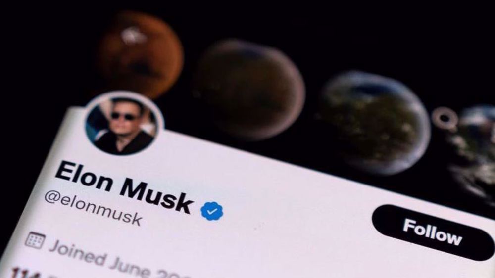 Twitter under shareholder pressure to seek deal with Musk, sources say