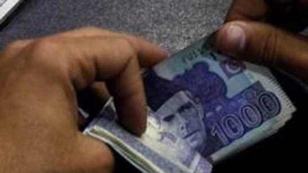 Pakistani rupee plunges to all-time low against US dollar amid economic crisis