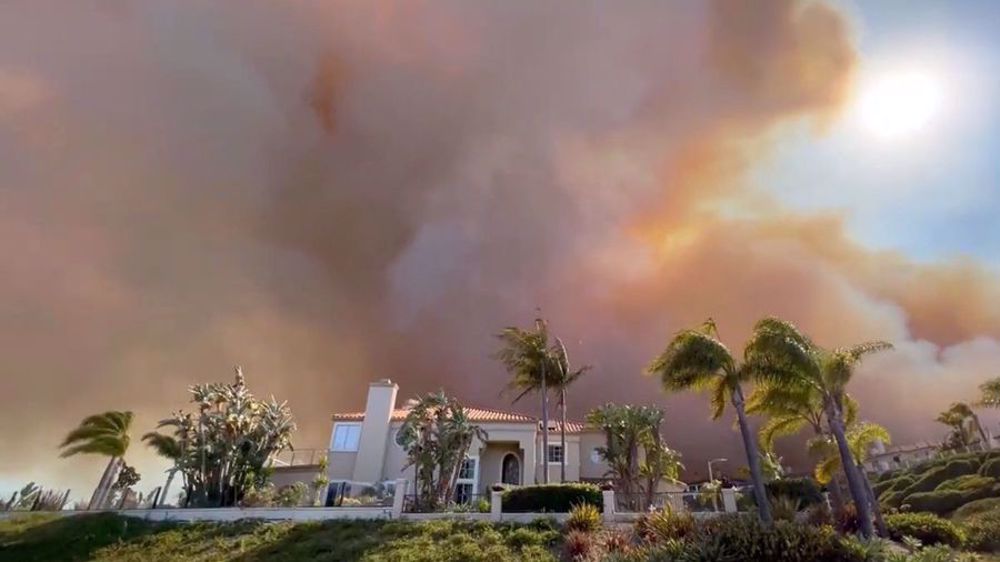 Wildfires threaten New Mexico resorts, burn California mansions