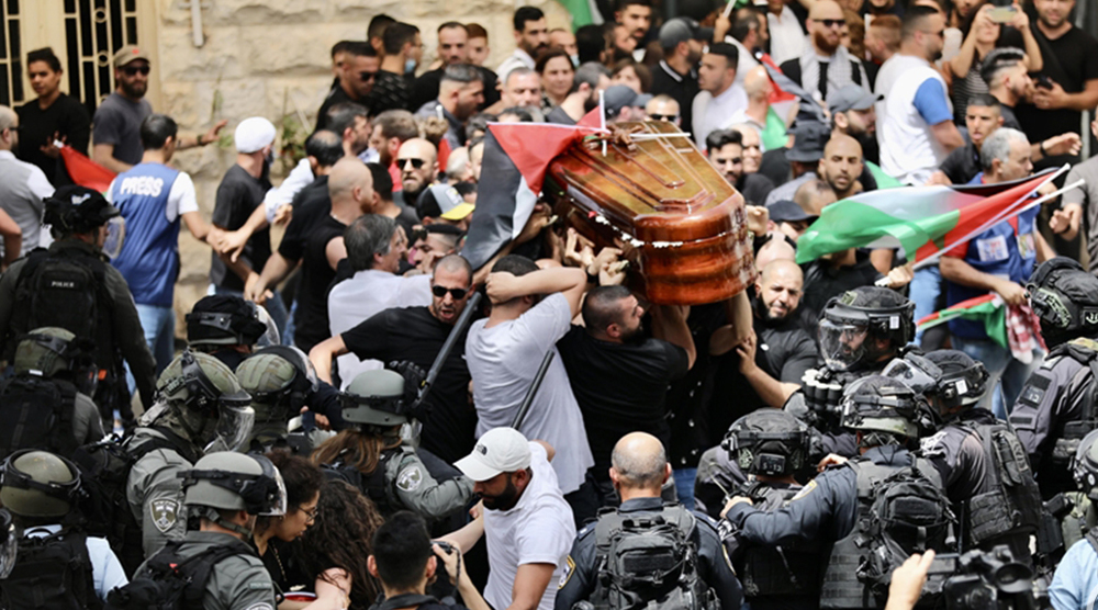 Israeli forces attack Palestinian mourners in journalist’s funeral
