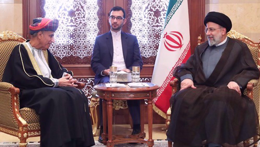 Iran’s President visits Oman to boost ties 