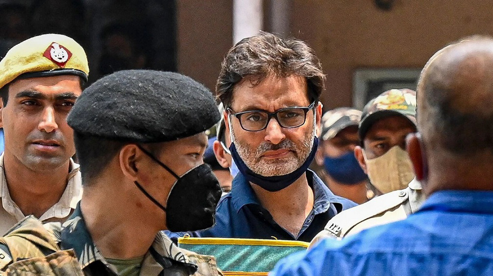 Indian court sentences top Kashmiri pro-freedom leader to life imprisonment