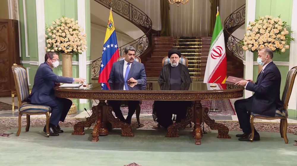 Tehran, Caracas sign 20-yr cooperation document