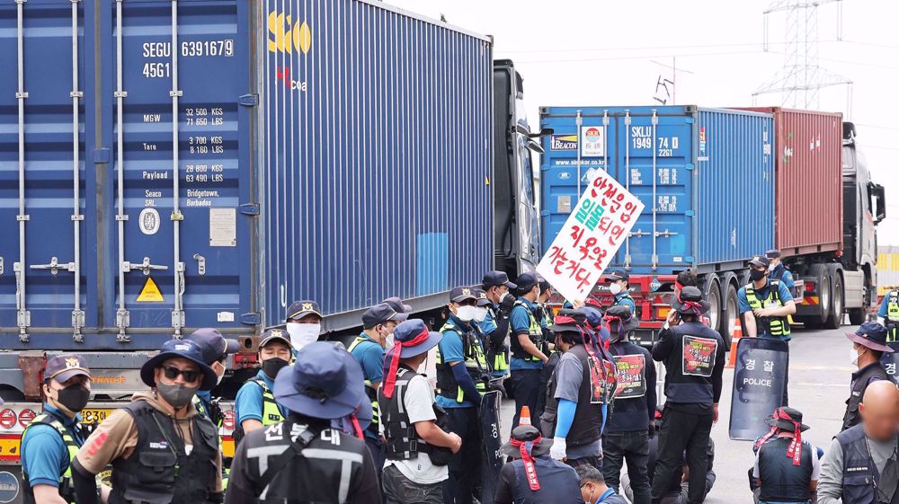 S Korea’s striking truckers mull blocking coal shipments if demands rejected