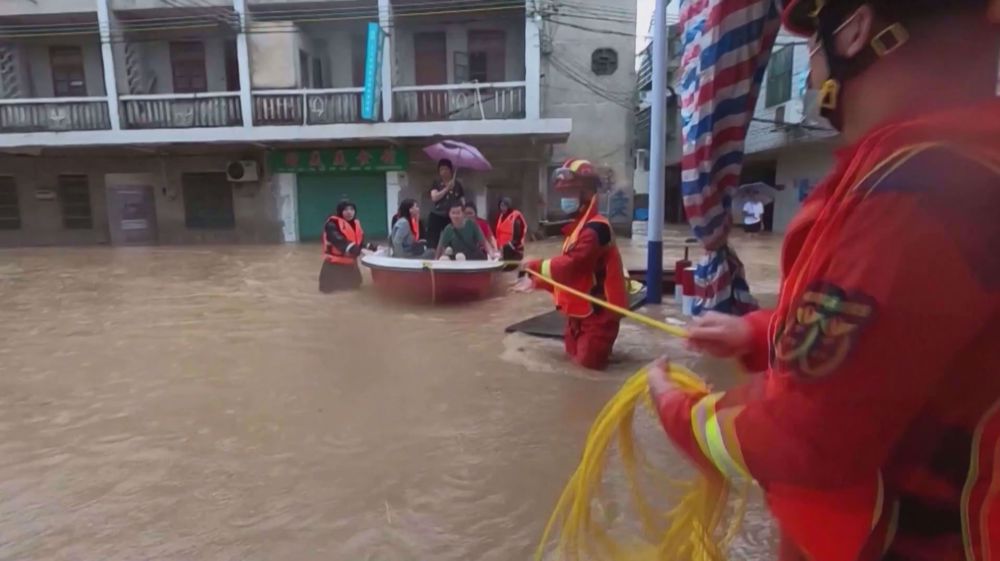 Floods trigger emergency response in south, east China